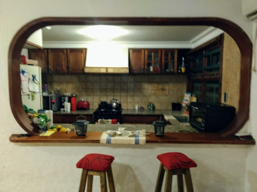 Venta Chalet 5 Amb Excelente-piscina-quincho-parque-cochera-parque-permuta-barrio El Grosellar
