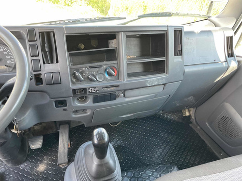 Imagen 7 de 12 de Isuzu Elf 300