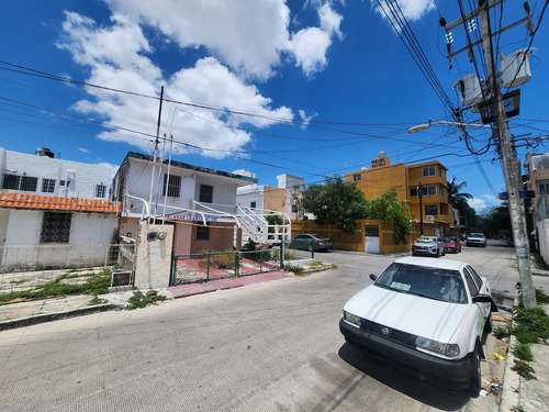 Casa En Venta, 4 Recámaras, 2 Niveles, Duplex, Sm 23, Cancún Centro.