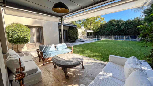 Casa En Venta En Barrio El Molino, Country Abril
