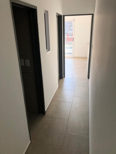 Imagen 9 de 16 de Departamento 2 1/2 Amb - Al Frente - Con Patio Y Cochera - Entrega Inmediata