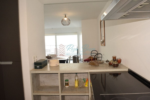 Apartamento En Peninsula, 2 Dormitorios *- Ref: 2221