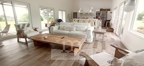 Imagen 4 de 16 de Cómoda Y Luminosa Casa En Venta En El Quijote- Ref: 17