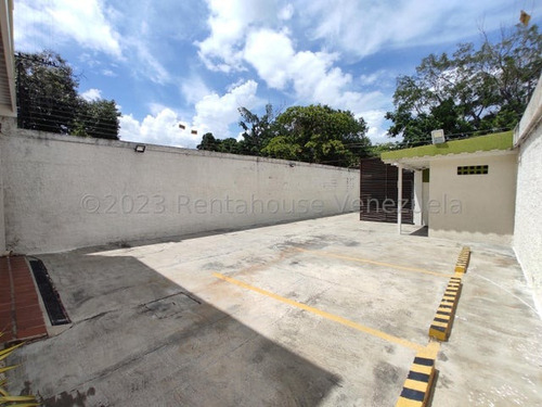 Edificio En Alquiler El Hipodromo, Maracay 24-