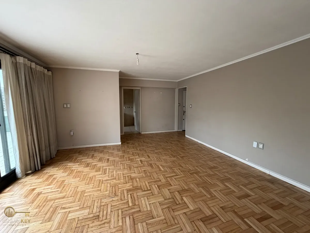 Apartamento En Alquiler 2 Dormitorios Con Gran Terraza Y Cochera En El Centro · Foto 3