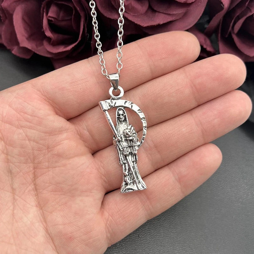 T Santa Muerte - Colar Com Pingente Caveira Foice