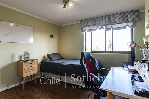 Casa En Venta De 5 Dorm. En Lo Barnechea