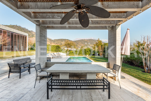 Arquitecto Mardones En Condominio Valle Escondido