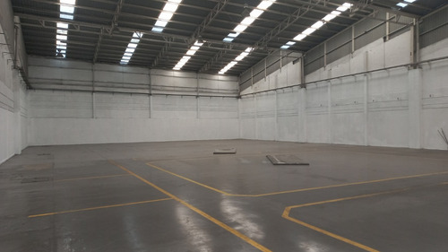 Bodega En Renta Tlalnepantla. 964 M2. Entrada Para Tráiler.