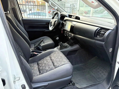Toyota Hilux 2.7 Cabina Doble Sr Mt