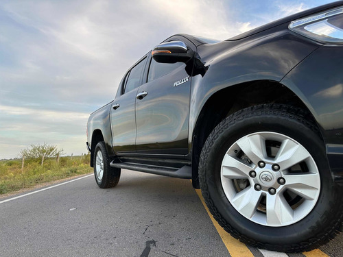 Imagen 19 de 20 de Toyota Hilux 2019 2.8 D/cab 4x4 Srv