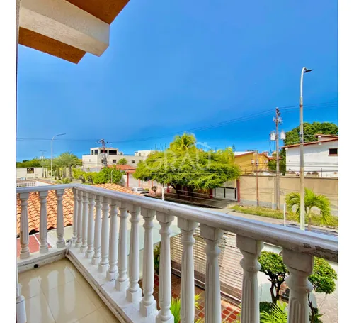 Casa En Venta En Lecheria