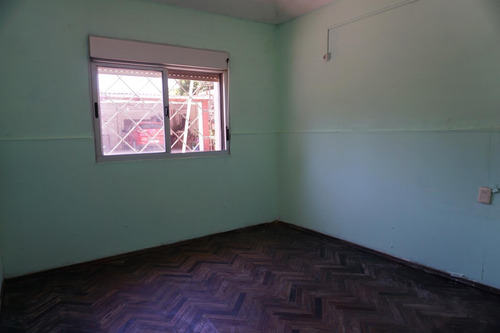 2 Casas Con Entrada Para Autos En Colón A Mts De Av Garzón