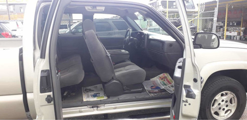 Imagen 9 de 14 de Chevrolet Silverado 4x4 Cabina Y Media