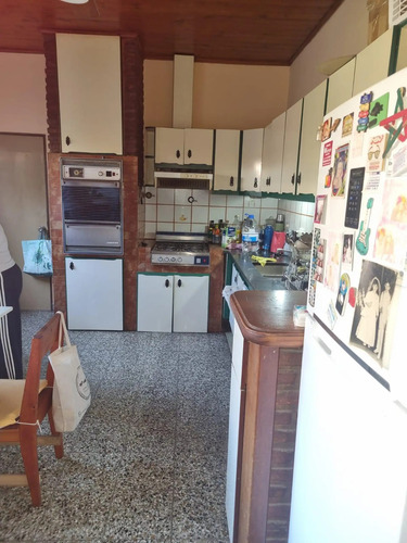 Casa En Venta De 4 Dormitorios C/ Cochera En San Antonio De Padua En La La Mejor Ubicacion Quincho 3 Baños Quincho Galpon Lote Propio De 300 M2 No Es Apta Credito