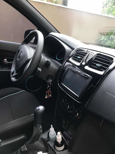 Imagem 2 de 12 de Renault Sandero 2017 1.0 16v Expression Hi-flex 5p