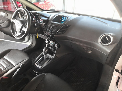 Imagem 4 de 10 de Ford / Fiesta 1.6 Titanium Hatch 16v Powershift 2014 Branco