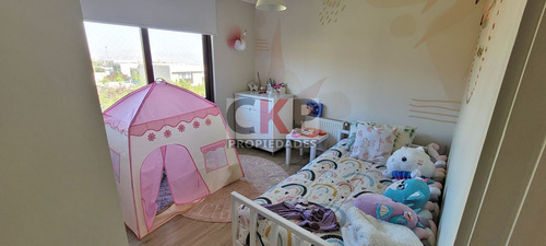 Casa En Arriendo De 5 Dorm. En Colina