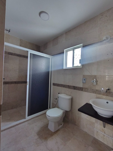 Casa En Venta En Col. Ricardo Flores Magon, Ver