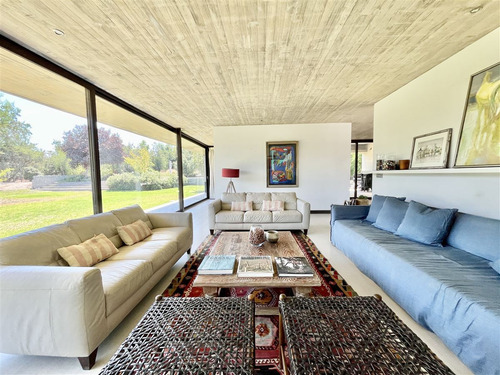 Casa En Venta De 4 Dorm. En Colina