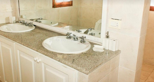 Casa En Venta Y Alquiler De 5 Dormitorios En Punta Del Este - Ref: 3816