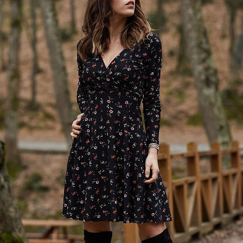 Mini Vestido Estampado Floral Con Cuello En V Profundo Y Dob