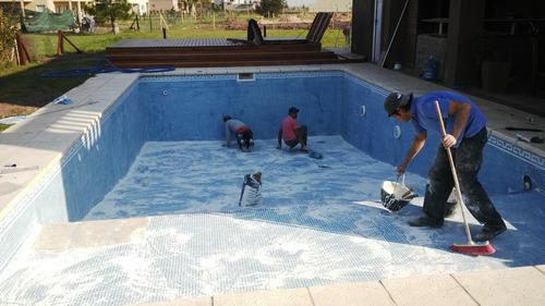 Imagen 7 de 10 de Reparación De Piscinas De Hormigón - Pintura- Revestimiento