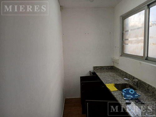 Excelente Oficina De 70 M2 En Alquiler En San Isidro