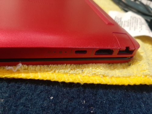 Laptop Hp 15dw3500la Core-i3-1115g4+8gbddr4+256gbnvme+1tbssd Rojo (Usado)