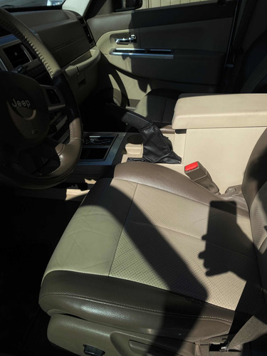 Imagen 10 de 15 de Jeep Liberty 2008 Limited Base Piel 4x2 Mt