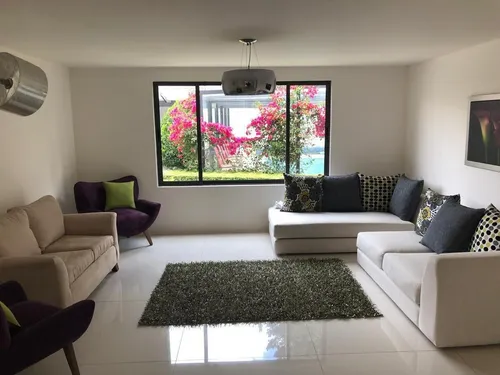 Exclusiva Residencia En Venta En Club De Golf San Carlos, Metepec