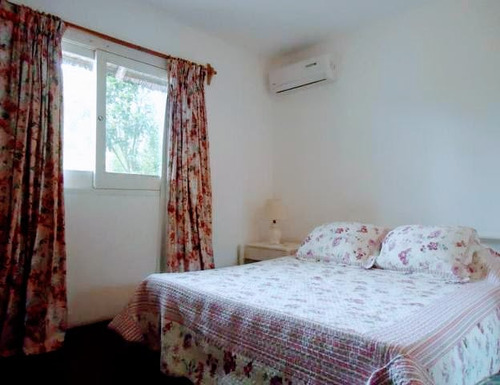 Casa En Alquiler Por Temporada De 3 Dormitorios En El Tesoro (ref: Bpv-7147)