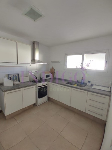 Muy Buena Casa En Alquiler A Pasitos Del Agua En Montoya, 5 Dormitorios .- Ref: 208