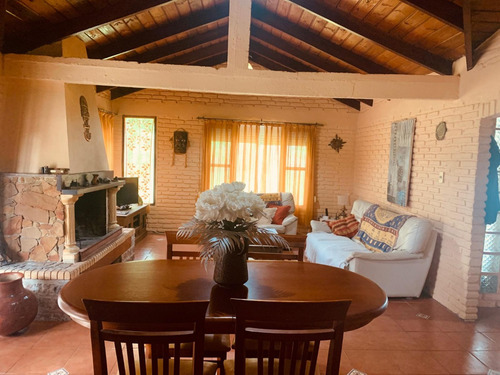 Vendo Muy Lindo Inmueble Con 2 Has, Muy Buena Casa De 150 M2 , Casa De Huésped, Barbacoa, Piscina Y Muchos Árboles. Acepta Banco!!!