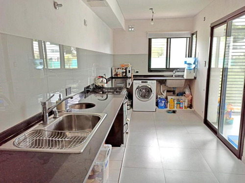 Imagen 3 de 10 de Casa En 490 E/ 132 Y 132 Bis - Joaquin Gorina