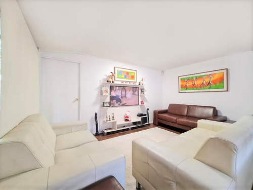 Casa Remodelada Con Quincho En La Mejor Ubicacion