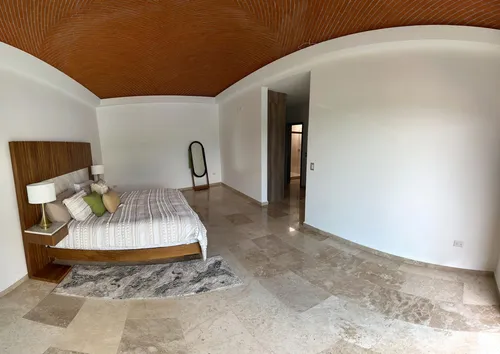 Casa Con Alberca Y Jardín En Fraccionamiento Con Seguridad