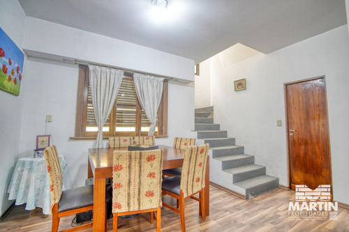 Casa 6 Ambientes, 7 Cuadras De Av. Maipú, Suite, Toilette, Play, Cochera Y Jardín.