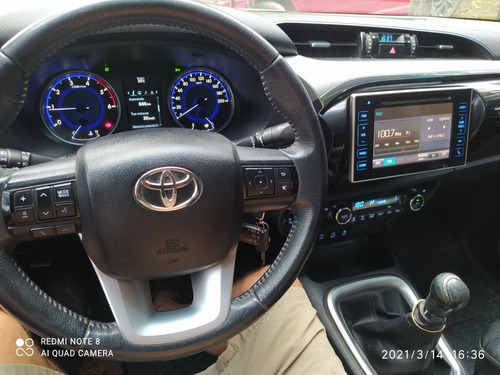 Toyota Hilux 2.8 Cd Srv 177cv 4x4 2017