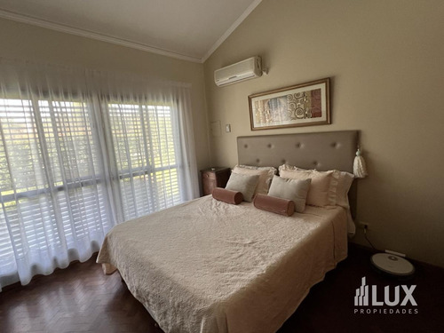 Imagen 15 de 30 de Venta Casa 3 Dormitorios Jardín Piscina Quincho . Av Pellegrini Al 100 Roldán