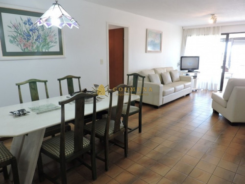 Encantador Departamento Con Excelentes Servicios A Pasos Del Mar- Ref: 2249