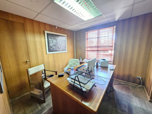 Tejada Arriendo Comercial 12oficinas+3baños+6estacionamiento