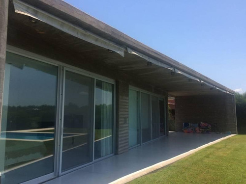 Imagen 3 de 6 de Increible Casa Moderna A La Laguna , Hormigon , Visuales Privilegiadas!