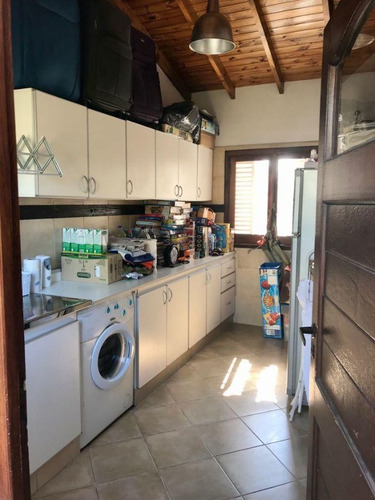 Imagen 10 de 30 de Hermosa Casa De 3 Ambientes Con Jardín Y Piscina En Venta - Turdera