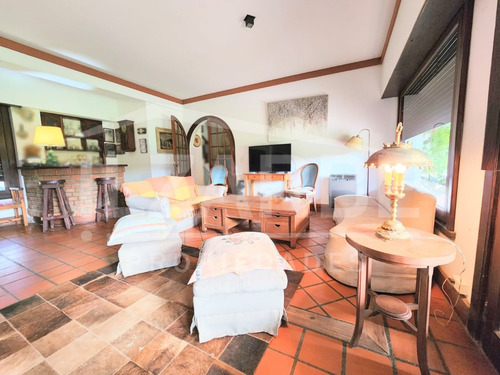 Espectacular Casa En Barrio Fatima (a Solo Una Cuadra De La Laguna)