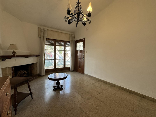 Barrio Juniors - Se Vende Casa De 2 Dorm - Patio Con Asador - Disponibilidad Inmediata