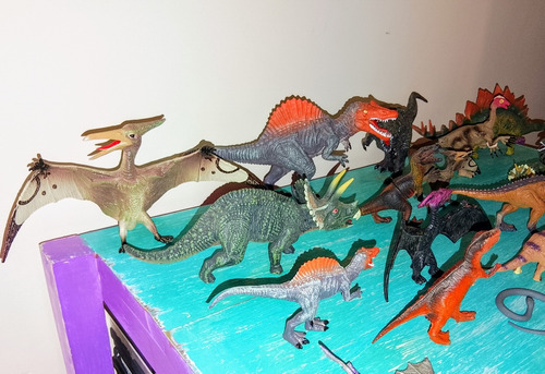 Lote 20 Figuras Dinosaurios Tiranosaurio Velociraptor T Rex (Usado)