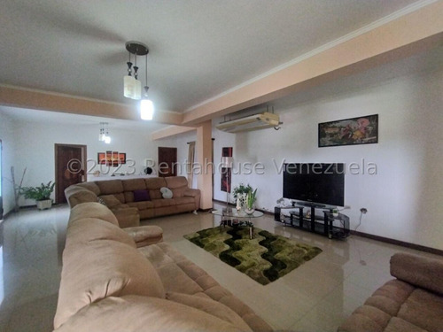Edificio En Venta En Palo Negro Aragua Una Distribución Con Locales Comerciales Y En La Planta Baja Y Dos Apartamentos En El Primer Nivel Cada Uno Aproximadamente De 190mts2 Cada Uno , Dispone De Tanq