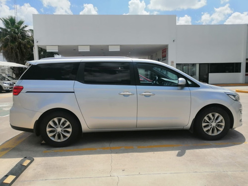 Imagen 4 de 7 de Kia Sedona Lx 2020