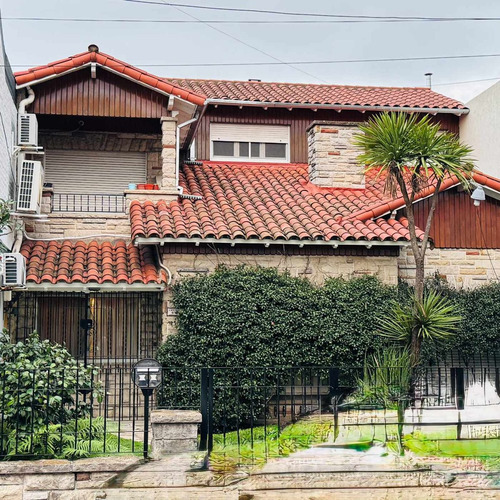 Venta Casa 6 Ambientes Villa Sarmiento Con Piscina